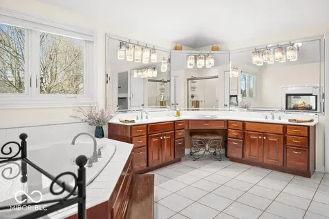 12465 Silver Bay Circle Indianapolis IN 46236