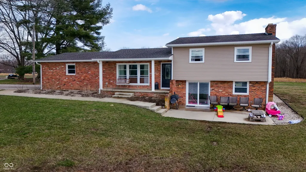 8357 N County Road 300 W Seymour IN 47274