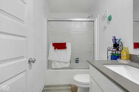 7423 Manor Lake Lane Indianapolis IN 46268