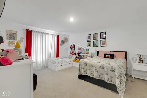 7423 Manor Lake Lane Indianapolis IN 46268