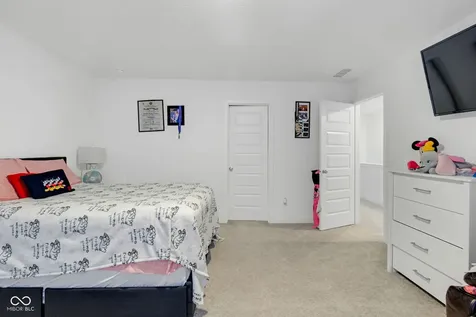 7423 Manor Lake Lane Indianapolis IN 46268