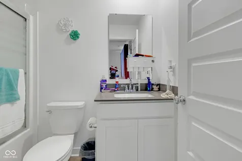 7423 Manor Lake Lane Indianapolis IN 46268