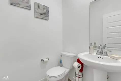 7423 Manor Lake Lane Indianapolis IN 46268