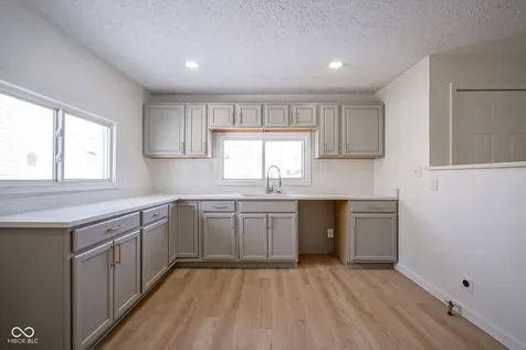 412 Main Street Elwood IN 46036