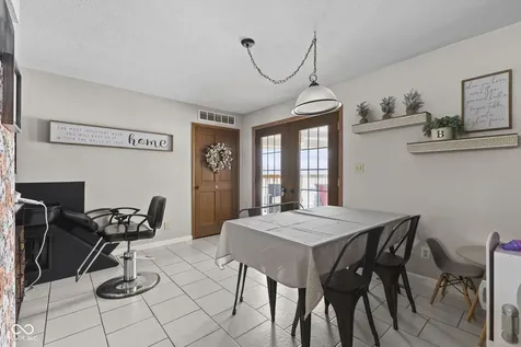 5861 N 75 W Whiteland IN 46184