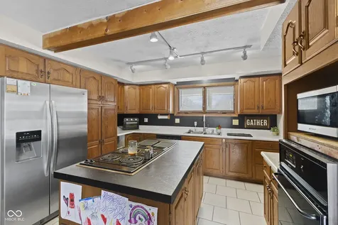 5861 N 75 W Whiteland IN 46184