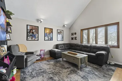 5861 N 75 W Whiteland IN 46184