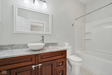 706 Massachusetts Avenue Indianapolis IN 46204