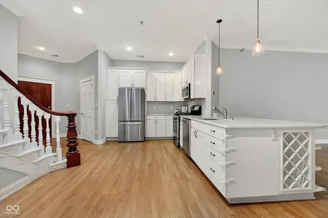 706 Massachusetts Avenue Indianapolis IN 46204