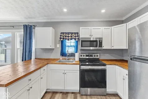 1424 N Gladstone Avenue Indianapolis IN 46201
