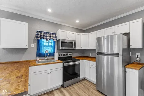 1424 N Gladstone Avenue Indianapolis IN 46201