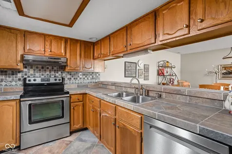 33 Dominion Drive Zionsville IN 46077