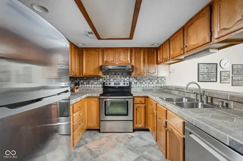 33 Dominion Drive Zionsville IN 46077