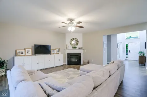 7827 Hedgehop Drive Zionsville IN 46077
