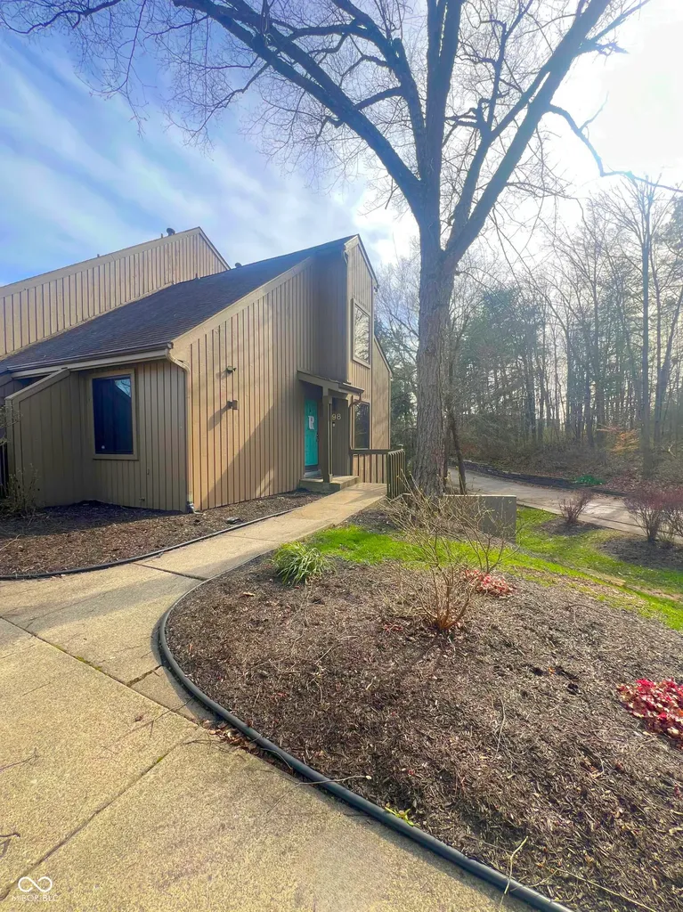 98 Lookout Ridge Drive Columbus IN 47201