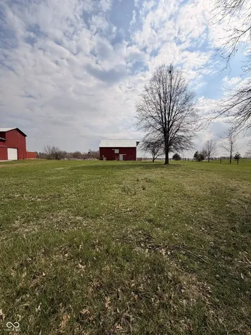 6475 N 300 E Whiteland IN 46184
