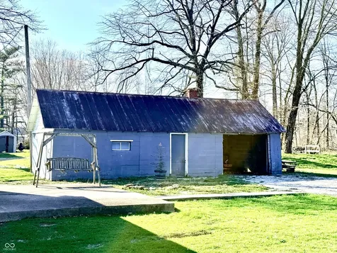 8248 W 300 S Columbus IN 47201