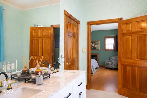 239 E 11th Street Indianapolis IN 46202