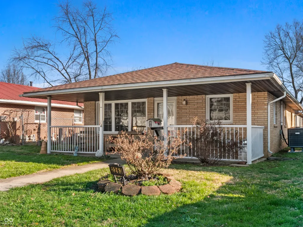 2263 Wallace Avenue Columbus IN 47201