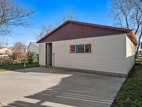 2263 Wallace Avenue Columbus IN 47201