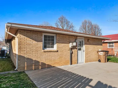 2263 Wallace Avenue Columbus IN 47201