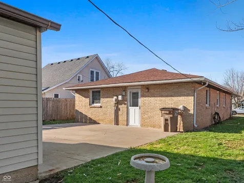 2263 Wallace Avenue Columbus IN 47201