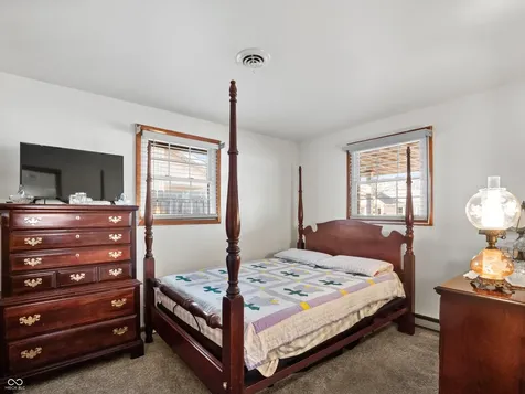 2263 Wallace Avenue Columbus IN 47201