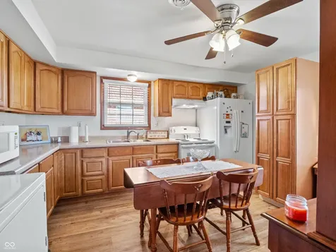 2263 Wallace Avenue Columbus IN 47201