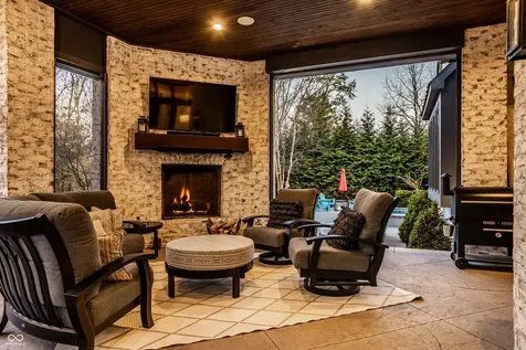 2 Woodard Bluff Zionsville IN 46077