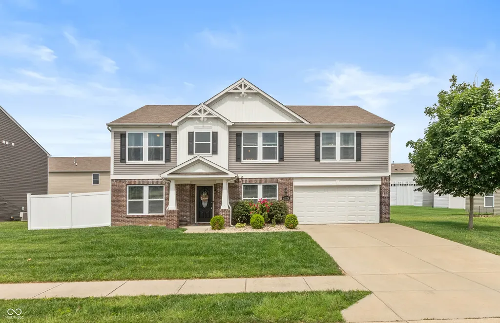 4674 Maplelawn Drive Columbus IN 47203