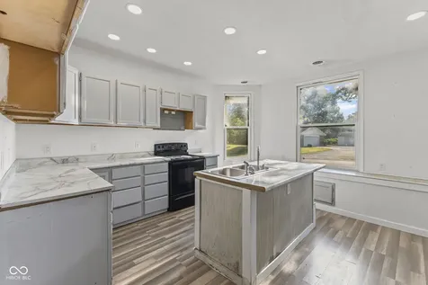 9577 N Crawford Street Knightsville IN 47857