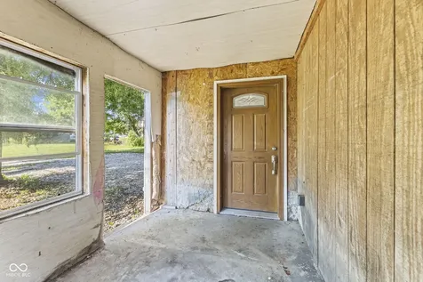 9577 N Crawford Street Knightsville IN 47857