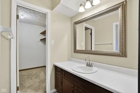 7802 Mallard Way Indianapolis IN 46256