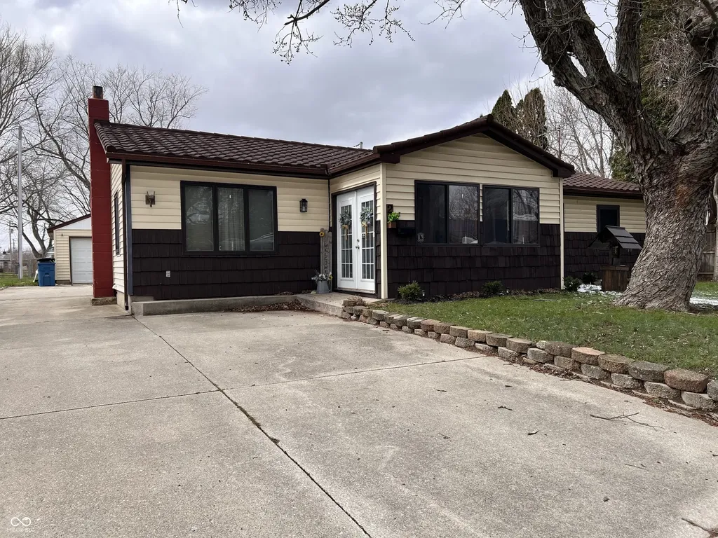 2 Walden Drive Gas City IN 46933