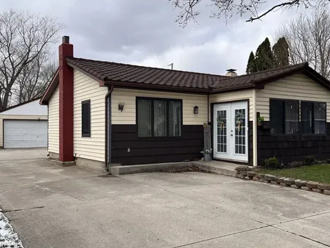 2 Walden Drive Gas City IN 46933