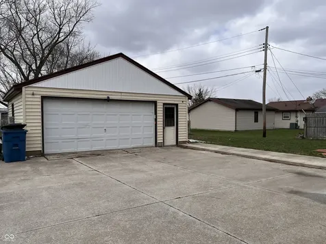 2 Walden Drive Gas City IN 46933