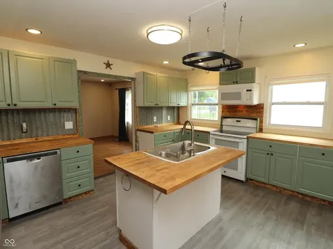 907 Cottage Avenue Crawfordsville IN 47933