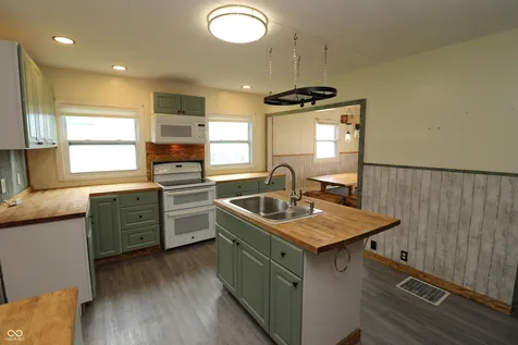 907 Cottage Avenue Crawfordsville IN 47933