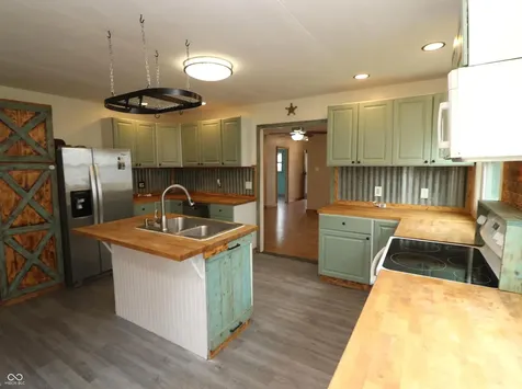 907 Cottage Avenue Crawfordsville IN 47933