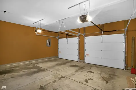 2542 Middle View Drive Columbus IN 47201