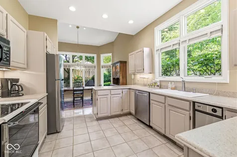 7884 Clearwater Parkway Indianapolis IN 46240