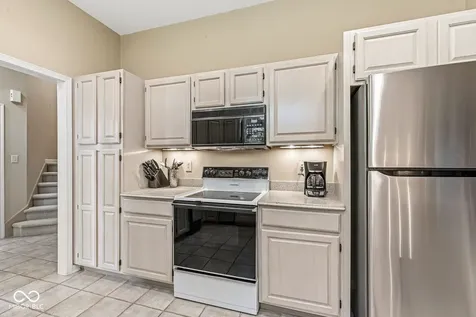 7884 Clearwater Parkway Indianapolis IN 46240