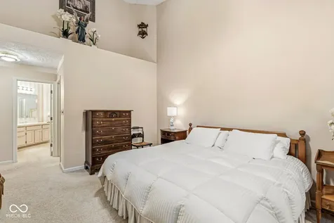 7884 Clearwater Parkway Indianapolis IN 46240