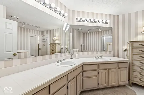 7884 Clearwater Parkway Indianapolis IN 46240