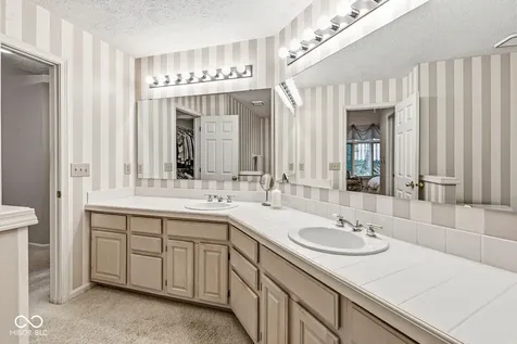 7884 Clearwater Parkway Indianapolis IN 46240