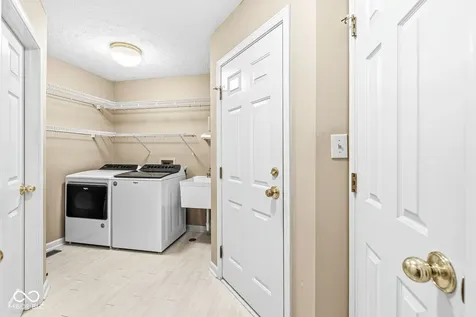 7884 Clearwater Parkway Indianapolis IN 46240