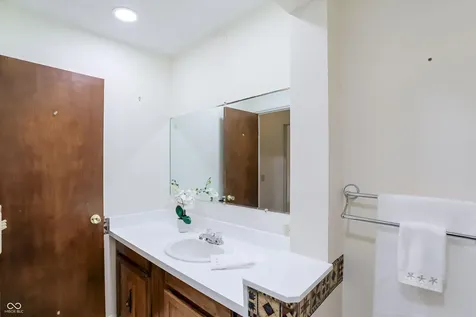 4737 Payton Avenue Indianapolis IN 46226