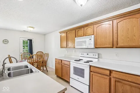 5826 Cabot Drive Indianapolis IN 46221