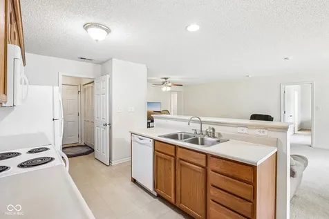 5826 Cabot Drive Indianapolis IN 46221