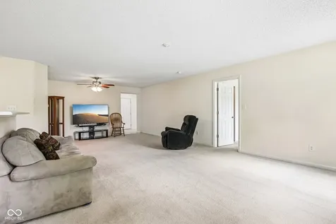 5826 Cabot Drive Indianapolis IN 46221